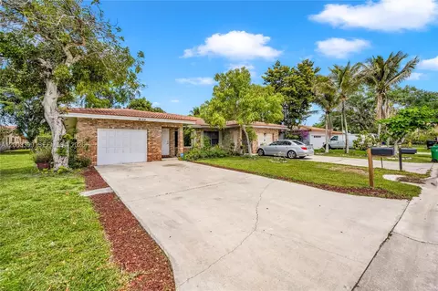 8135 NW 39th St, Coral Springs, FL 33065