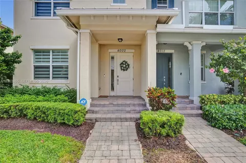 4002 Poinciana Ln, Hollywood, FL 33021