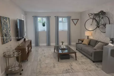 201 NW 7th St #103, Miami, FL 33136