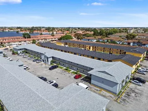 6121 W 24th Ave #211, Hialeah, FL 33016