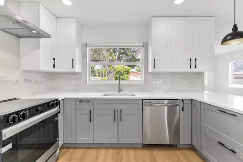 327 SE 2nd Ave, Dania Beach, FL 33004 photo 2