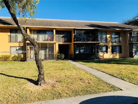5855 Washington St #90, Hollywood, FL 33023