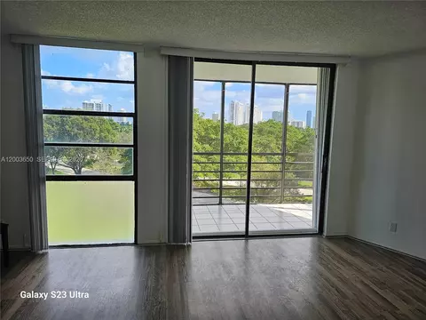 20400 W Country Club Dr #508, Aventura, FL 33180