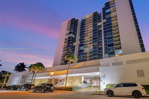 2655 Collins Ave #2406, Miami Beach, FL 33140