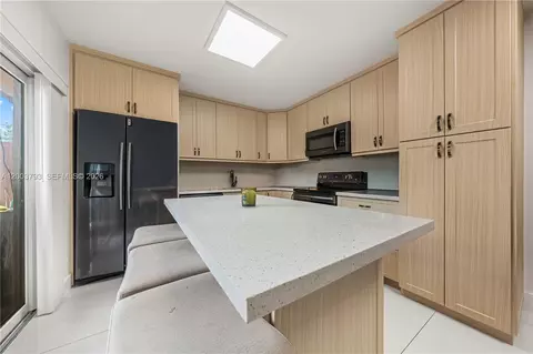 4089 Forest Hill Dr, Hollywood, FL 33026