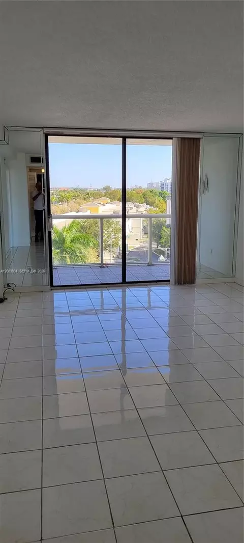 13499 Biscayne Blvd #511, North Miami, FL 33181