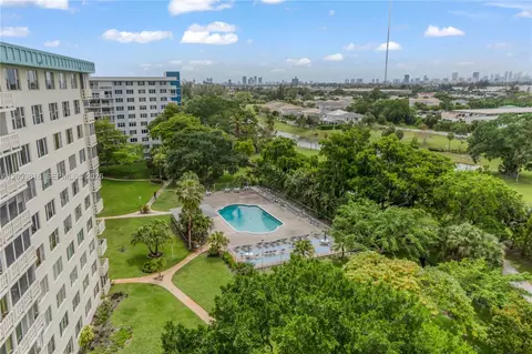 4330 Hillcrest Dr #1017, Hollywood, FL 33021