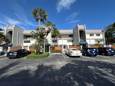 801 Palm Trl #10, Delray Beach, FL 33483
