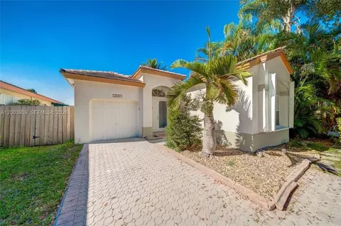 2924 NW 99th Pl, Doral, FL 33172