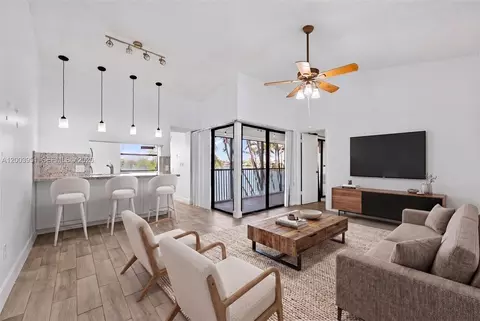 889 Hamilton Dr #889D, Homestead, FL 33034