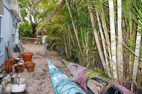 Exterior - 229 2nd Rd, Key Largo, FL 33037 photo 8 of 22