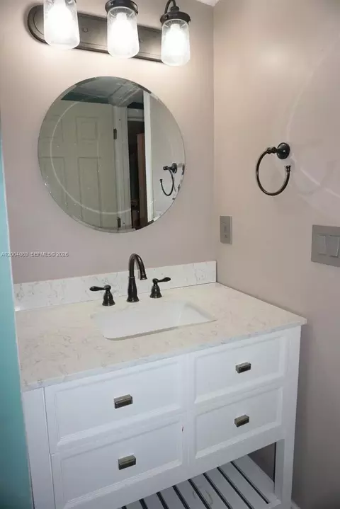 Bath - 229 2nd Rd, Key Largo, FL 33037 photo 8 of 9