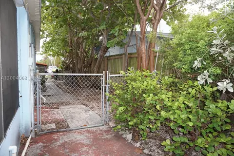 Exterior - 229 2nd Rd, Key Largo, FL 33037 photo 9 of 22