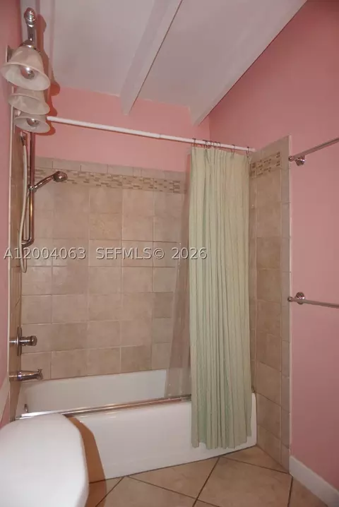 Bath - 229 2nd Rd, Key Largo, FL 33037 photo 2 of 9