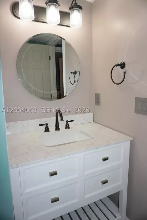 Bath - 229 2nd Rd, Key Largo, FL 33037 photo 8 of 9