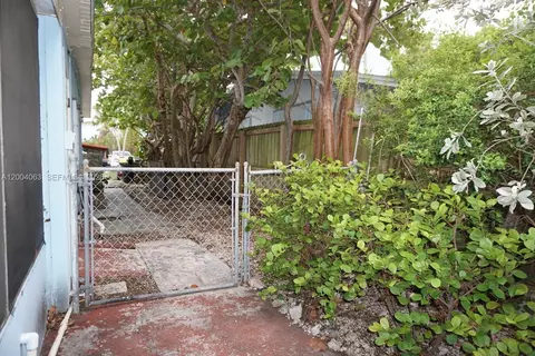 Exterior - 229 2nd Rd, Key Largo, FL 33037 photo 9 of 22