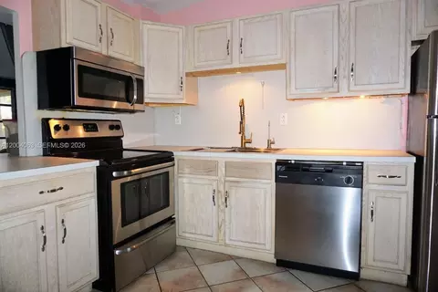 Kitchen - 229 2nd Rd, Key Largo, FL 33037 photo 6 of 6