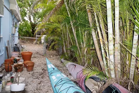 Exterior - 229 2nd Rd, Key Largo, FL 33037 photo 8 of 22