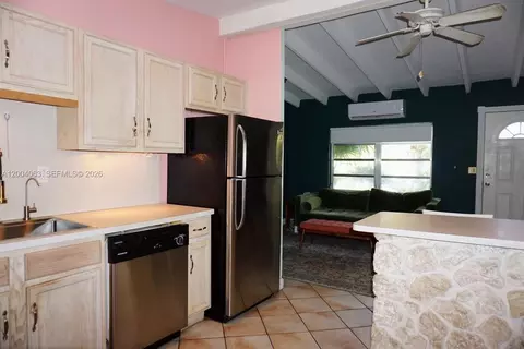Kitchen - 229 2nd Rd, Key Largo, FL 33037 photo 2 of 6
