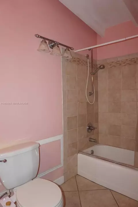 Bath - 229 2nd Rd, Key Largo, FL 33037 photo 3 of 9