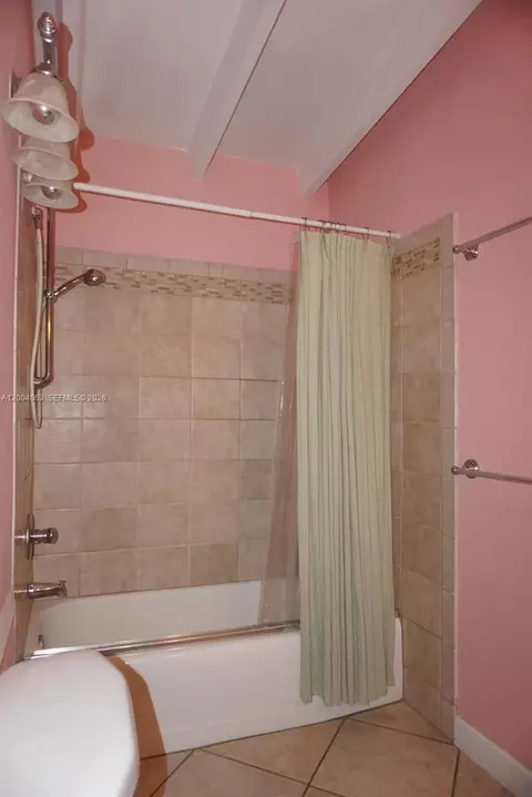 Bath - 229 2nd Rd, Key Largo, FL 33037 photo 2 of 9