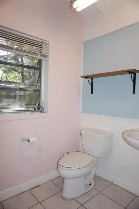Bath - 229 2nd Rd, Key Largo, FL 33037 photo 6 of 9