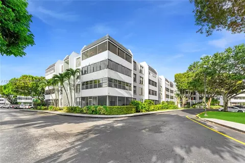 10852 N Kendall Dr #312, Miami, FL 33176