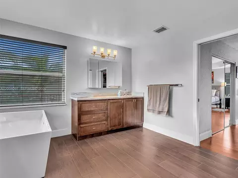 Bath - 17351 SW 32nd Ct, Miramar, FL 33029 photo 5 of 9