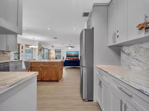 Kitchen - 17351 SW 32nd Ct, Miramar, FL 33029 photo 6 of 7