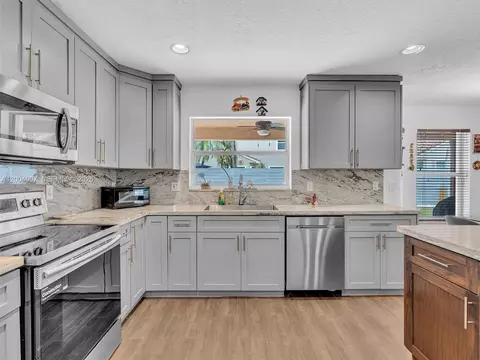 Kitchen - 17351 SW 32nd Ct, Miramar, FL 33029 photo 5 of 7