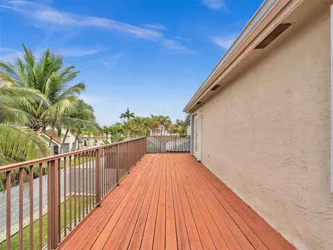 Exterior - 17351 SW 32nd Ct, Miramar, FL 33029 photo 4 of 5