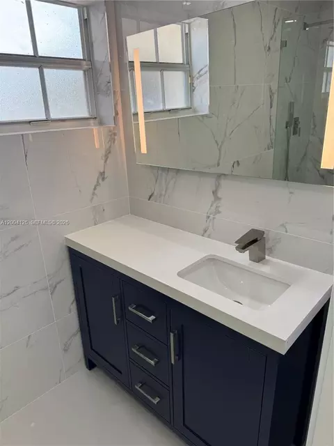 Bath - 8064 W 14th Ave, Hialeah, FL 33014 photo 2 of 3