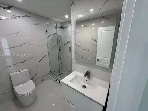 Bath - 8064 W 14th Ave, Hialeah, FL 33014 photo 3 of 3