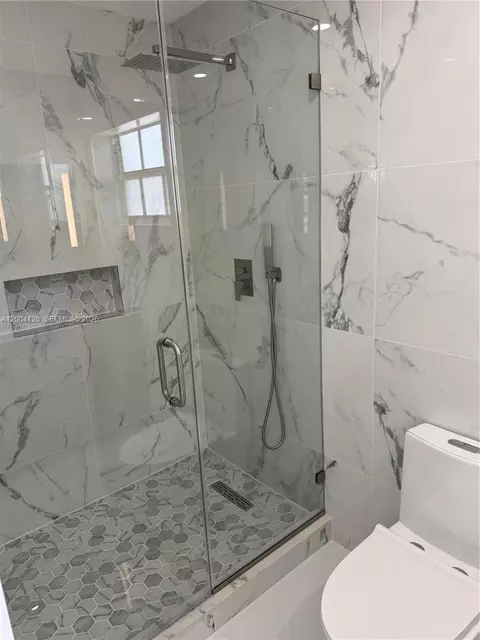 Bath - 8064 W 14th Ave, Hialeah, FL 33014 photo 1 of 3