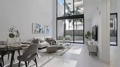 3034 Oak Ave #TH-2, Miami, FL 33133