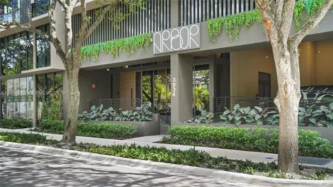 3034 Oak Ave #TH-2, Miami, FL 33133