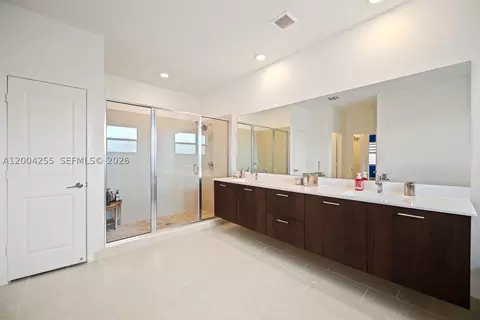 Bath - 4366 SW 174th Ave, Miramar, FL 33029 photo 2 of 6