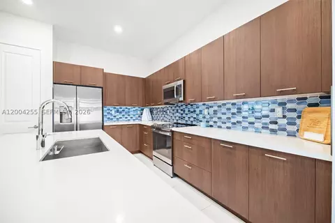 Kitchen - 4366 SW 174th Ave, Miramar, FL 33029 photo 2 of 3