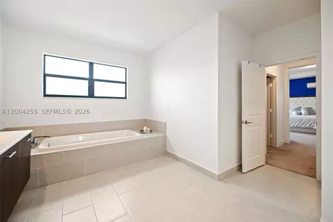 Bath - 4366 SW 174th Ave, Miramar, FL 33029 photo 3 of 6