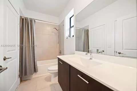 Bath - 4366 SW 174th Ave, Miramar, FL 33029 photo 5 of 6