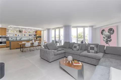 20191 E Country Club Dr #TH9, Aventura, FL 33180