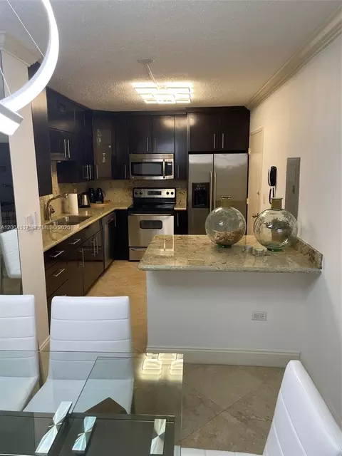 5555 Collins Ave #7Z, Miami Beach, FL 33140