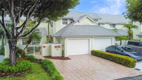 9929 NW 49th Ter, Doral, FL 33178
