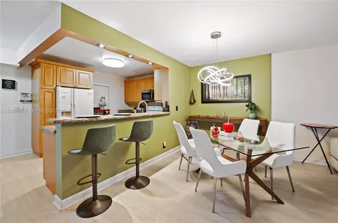424 SE 10th St #104, Dania Beach, FL 33004