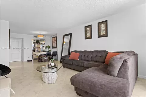 100 Bayview Dr #307, Sunny Isles Beach, FL 33160