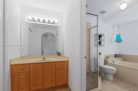 Bath - 22251 SW 88th Path, Cutler Bay, FL 33190 photo 2 of 4