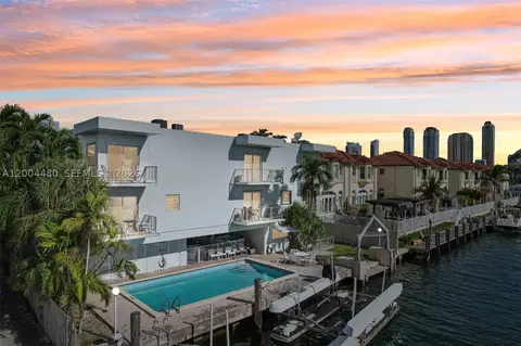 3862 NE 171st St #E, North Miami Beach, FL 33160