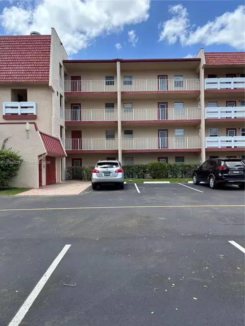 1045 Country Club Dr #307, Margate, FL 33063
