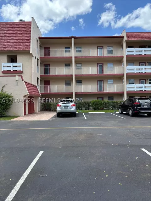 1045 Country Club Dr #307, Margate, FL 33063
