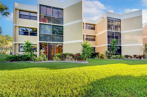 16175 Golf Club Rd #113, Weston, FL 33326
